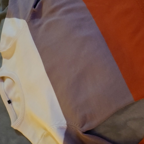 WOMENS SWEATER SIZE LARGE - Picture 4 of 5